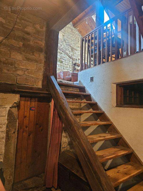 Maison de caractère en pierres, dépendances et terrain de 1,36 ha avec source - photo 10