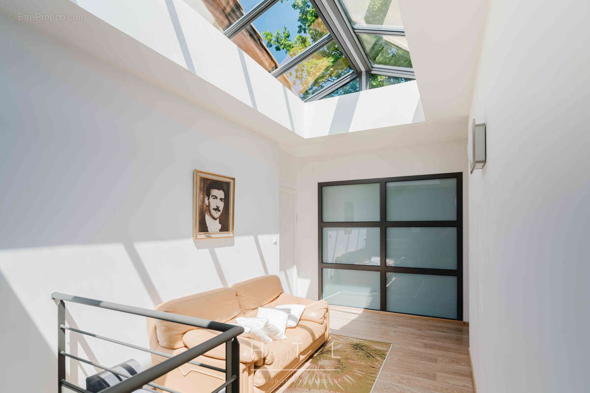 Maison contemporaine de 420 m2 avec piscine à Écully - photo 14