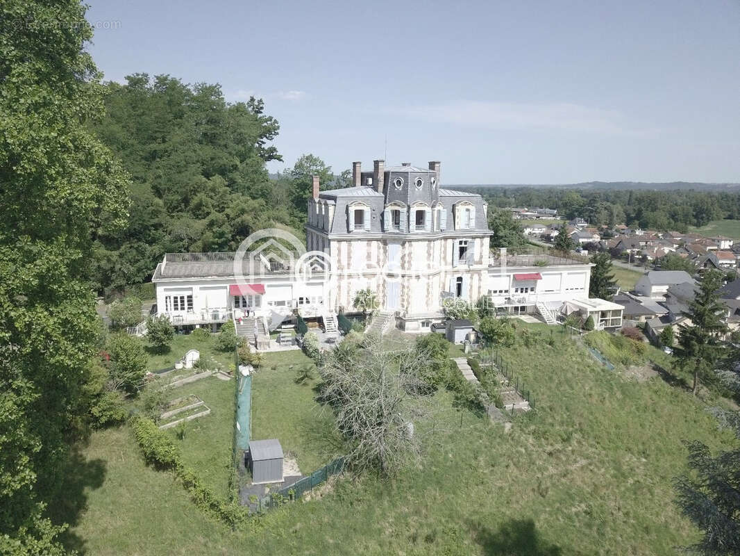 Appartement à NAY