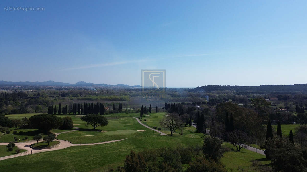 Maison à ROQUEBRUNE-SUR-ARGENS