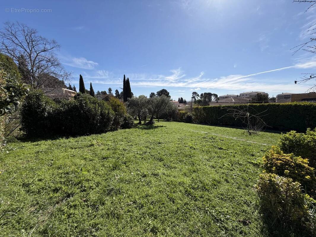 Terrain à AIX-EN-PROVENCE