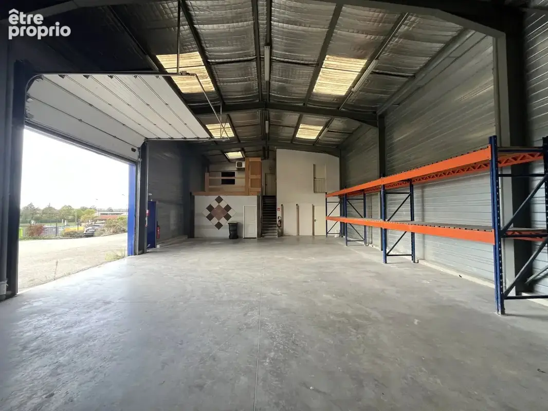 Local d'activite 305 m² - photo 3