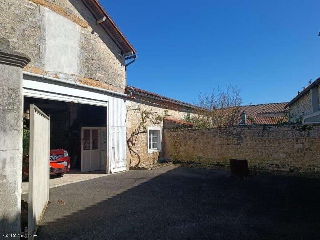 Maison à AUNAC