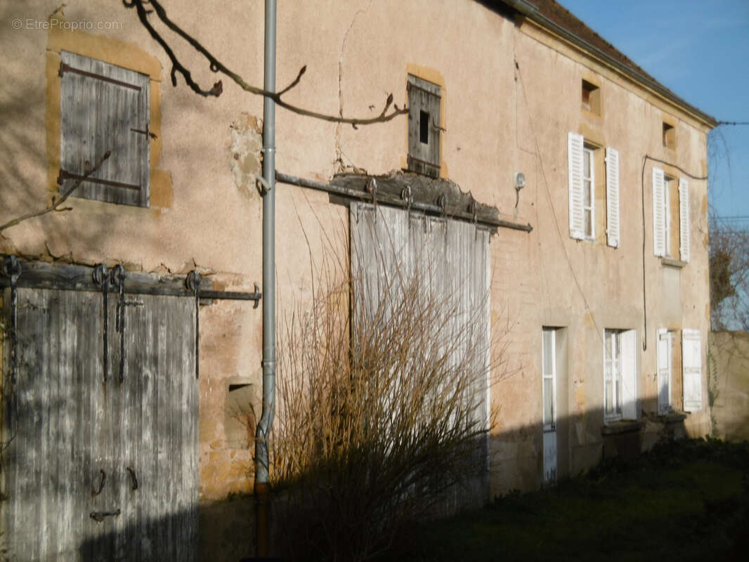 Maison à SAINT-CHRISTOPHE-EN-BRIONNAIS