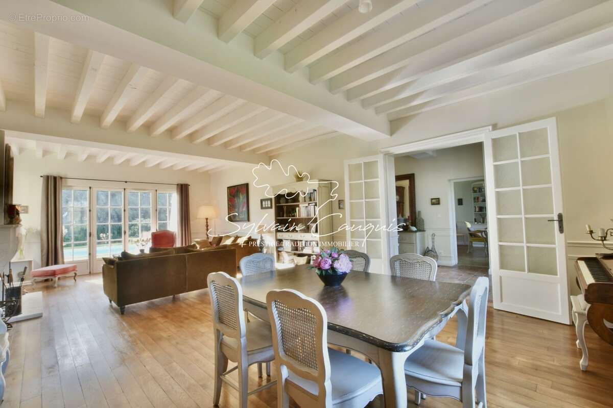 Dpt Loiret (45), à vendre SULLY SUR LOIRE Maison bourgeoise 9 pièces de 270 m² - Terrain de 2 548,00 m² - Piscine chauffée - Gar - photo 8