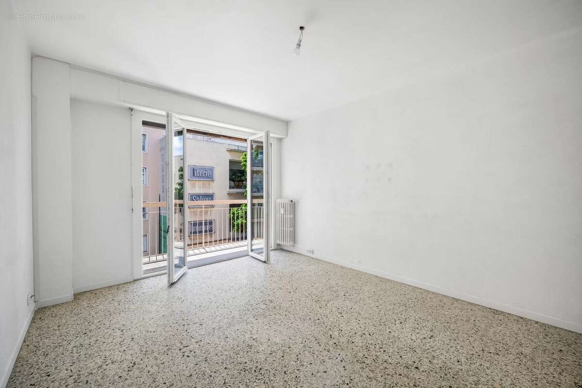 Antibes - 3 pieces - avec balcon et parking - photo 2