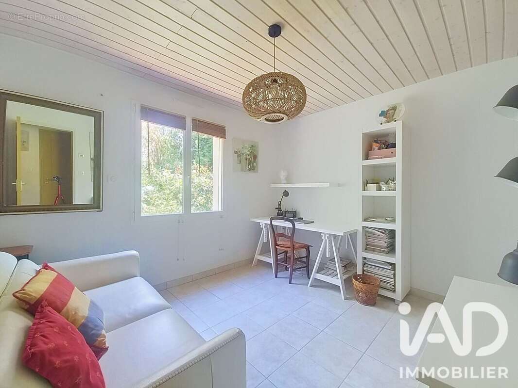 Maison 87 m² à Saint-Hilaire-De-Chaleons  - photo 6