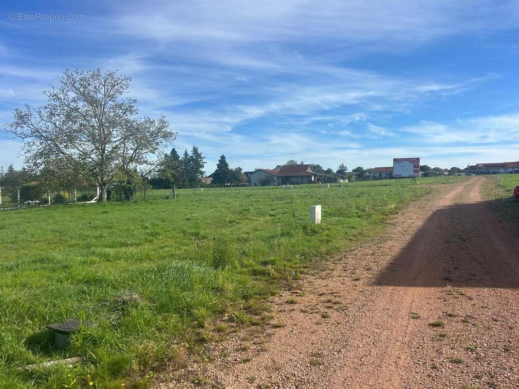 Photo 2 - Terrain à VENDAT