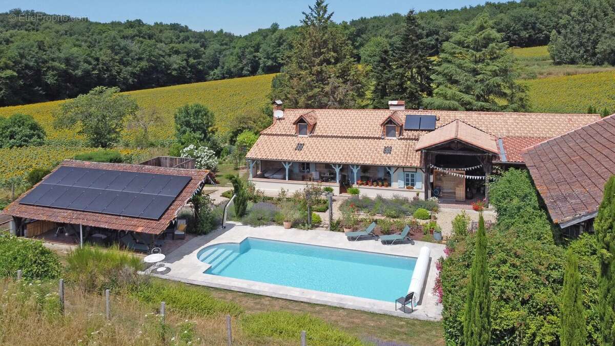 Fabuleuse maison en pierre avec piscine et joli jardin - photo 2