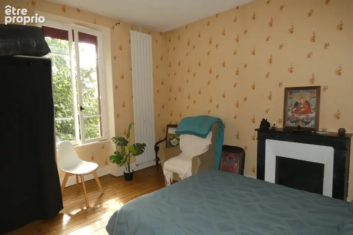 MONTLUÇON centre ville authentique maison de famille de 179 m2 avec cour intérieure arborée - photo 10