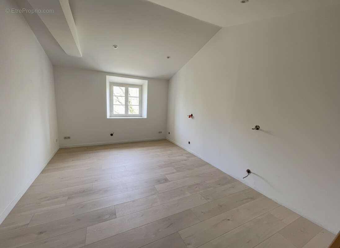 Maison à SAINT-ASTIER