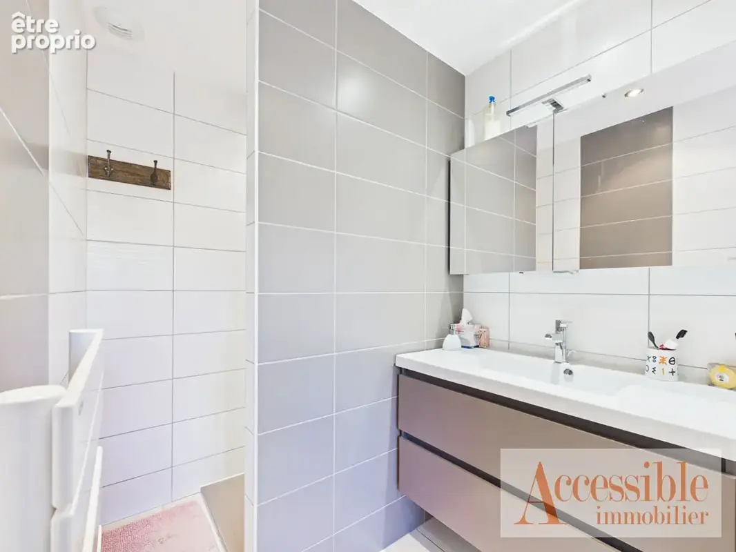 Villa contemporaine avec piscine - 5 pièces (s) - 141.54 m² - photo 6