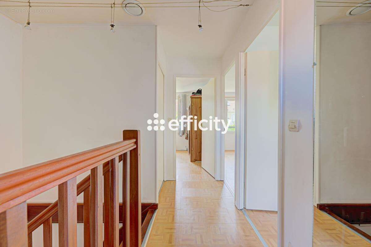 Maison 84 m² à Combs-La-Ville  - photo 5