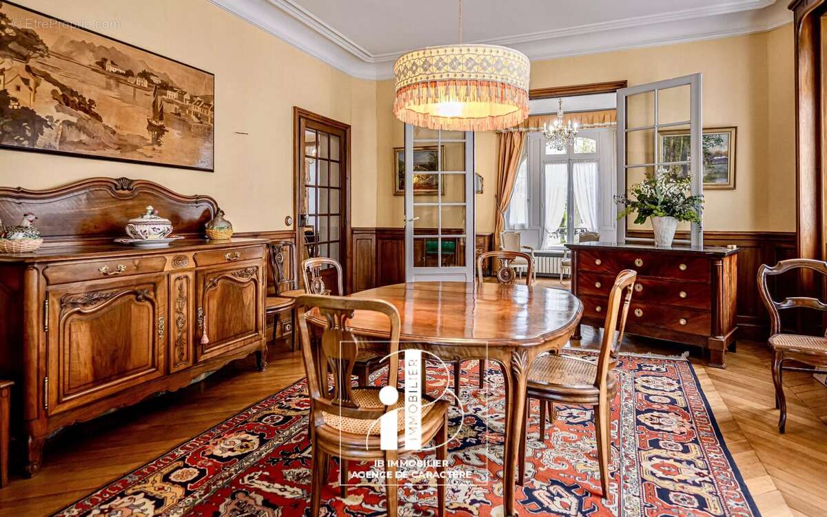 Maison à FONTAINEBLEAU
