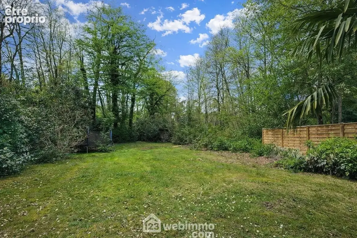 Un jardin clos et plat en lisière de forêt. - Maison à MILLY-LA-FORET