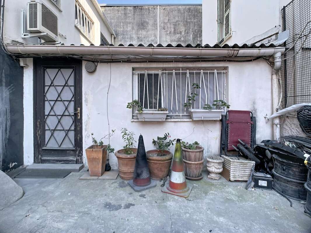 Entrepot/carrosserie/box ferme - photo 7