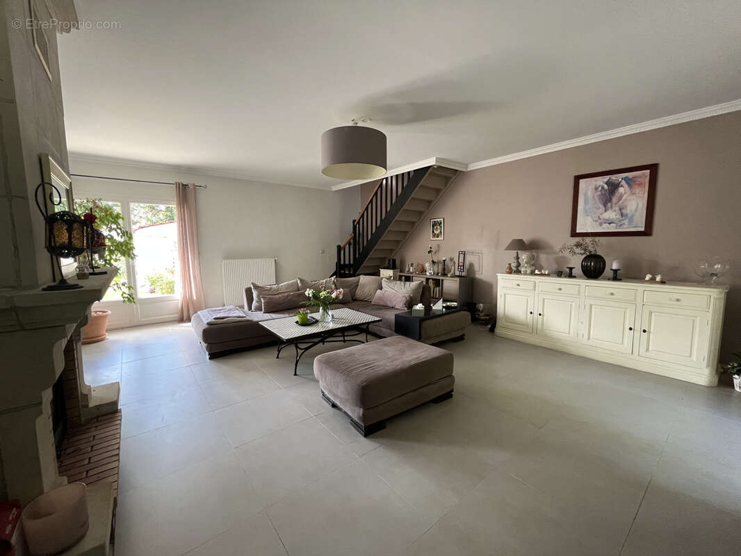 Maison à LA CHAPELLE-LA-REINE