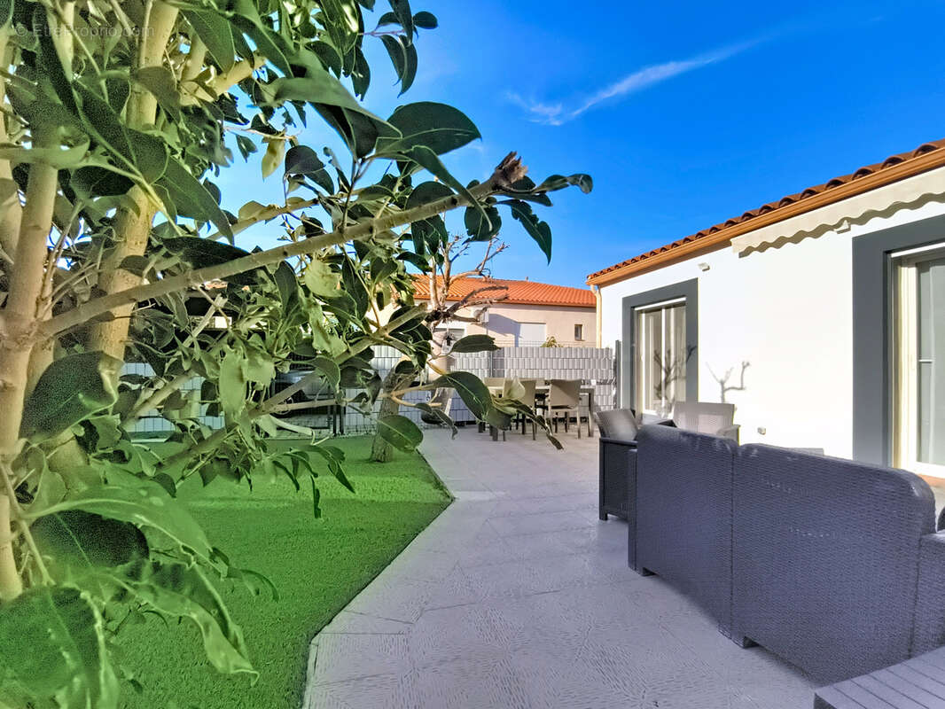 Maison à VILLELONGUE-DELS-MONTS