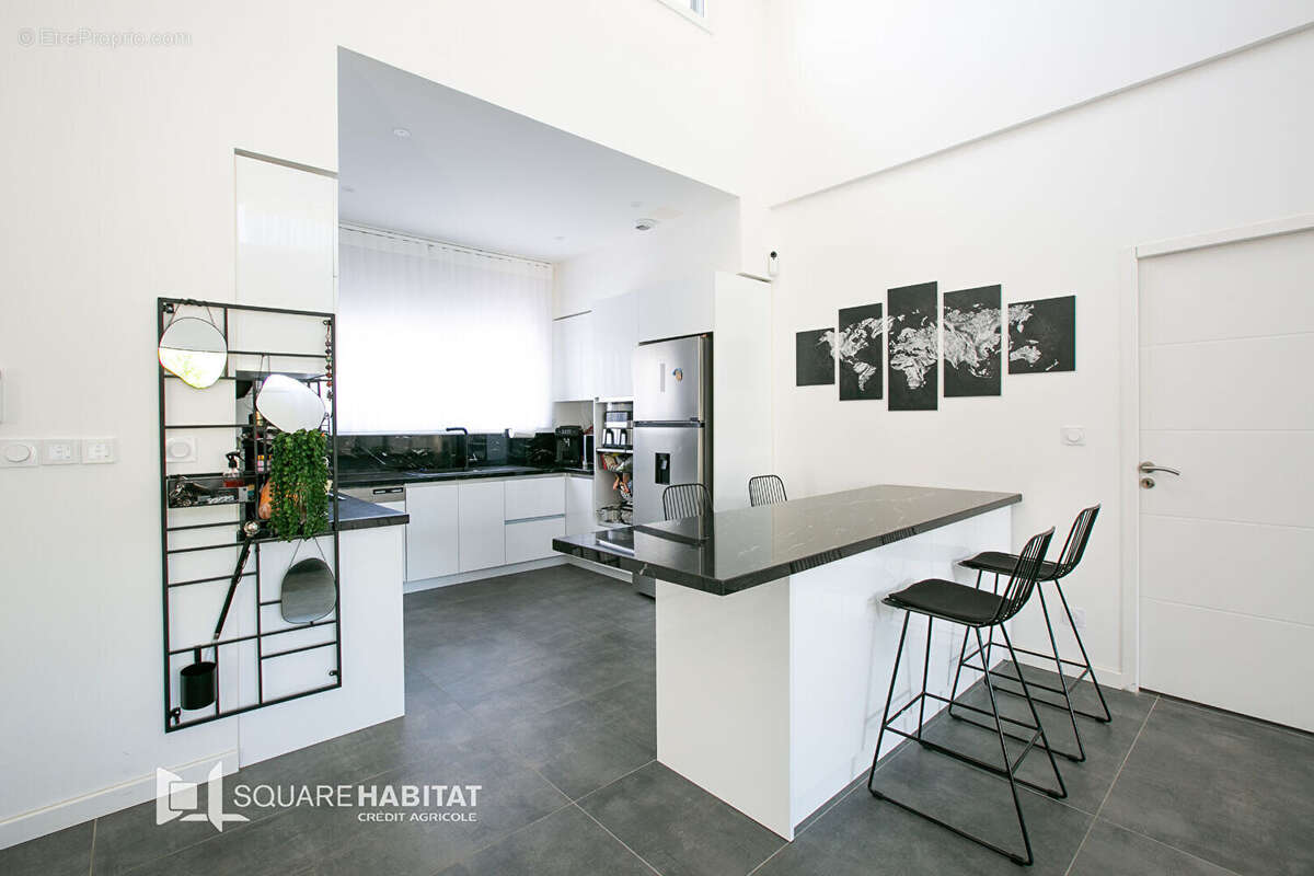 Maison à MONTREUIL-JUIGNE