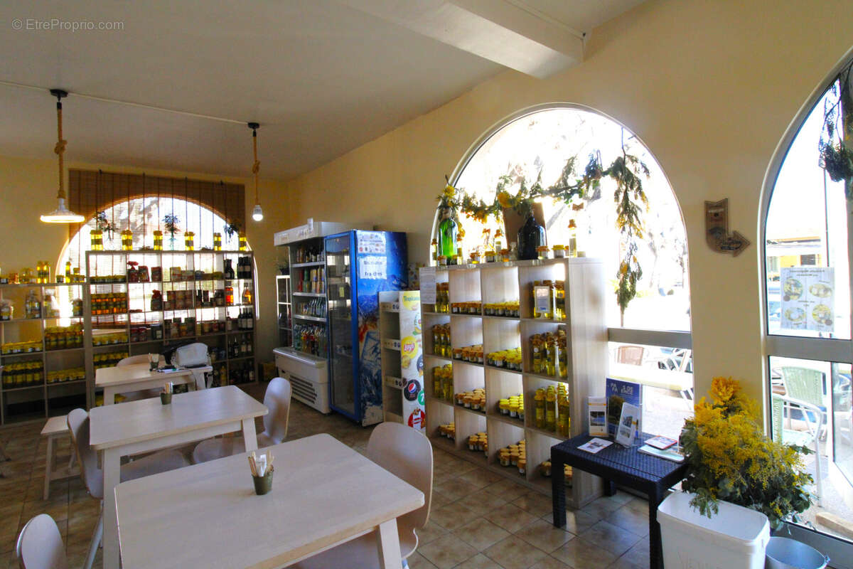 Commerce à TANNERON