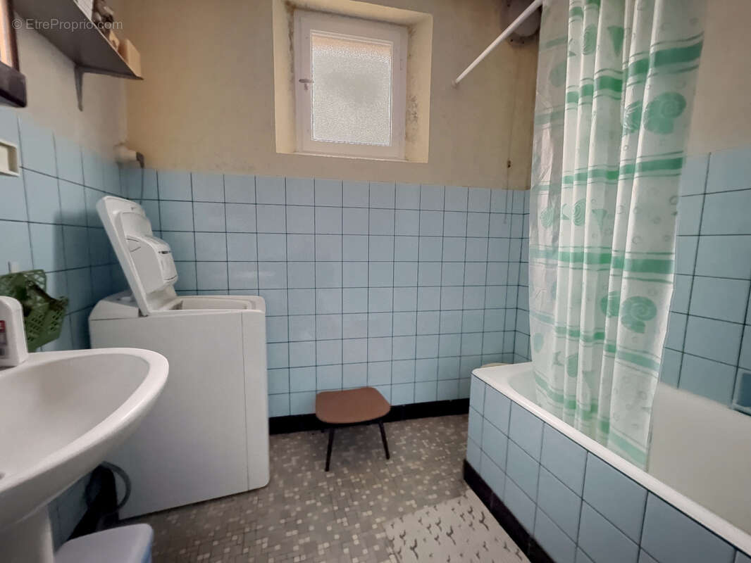 Maison à MONTECHEROUX