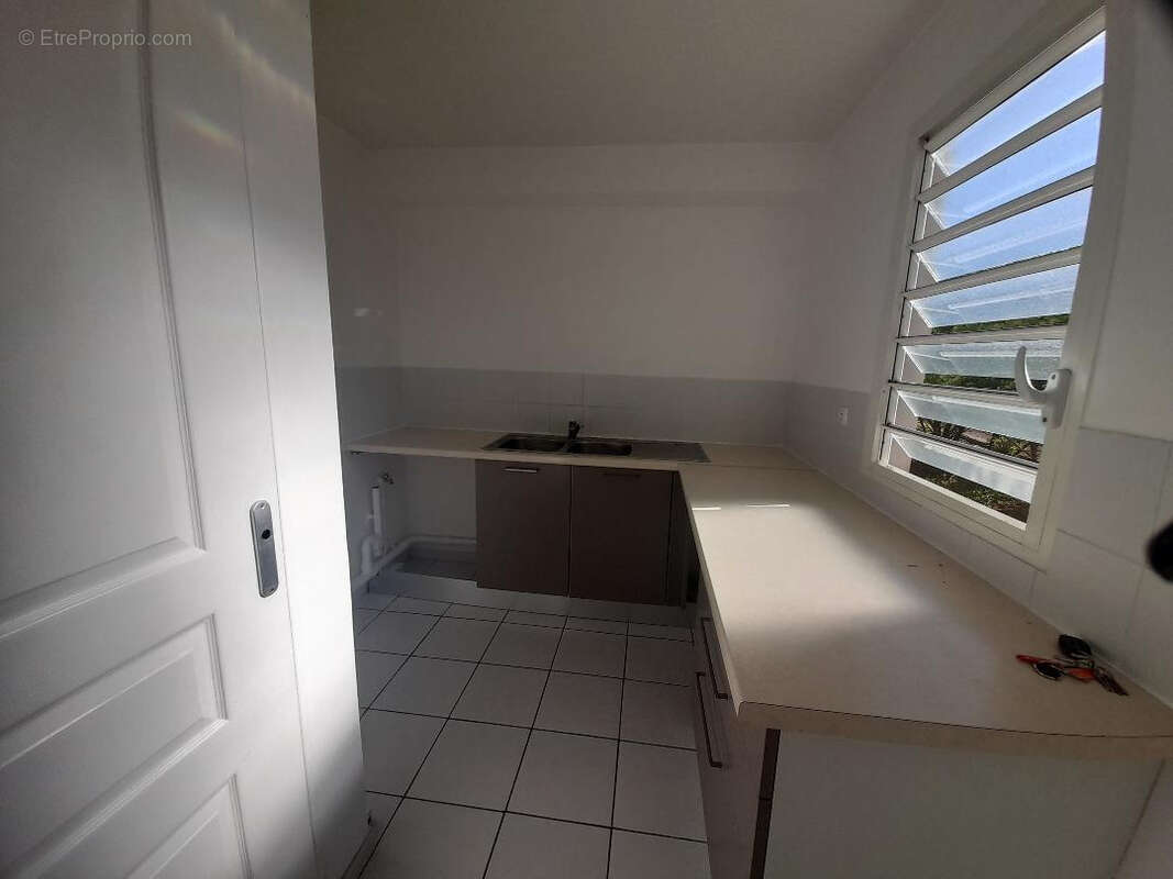 Appartement t4 Secteur Lamentin superficie 74 m2 - photo 4