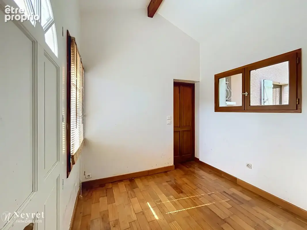 SAINT GENIS LAVAL - la Chapelle aux Paons - Maison familiale - 6 pièces - Terrain de 1072 m2 - 5 chambres - photo 17