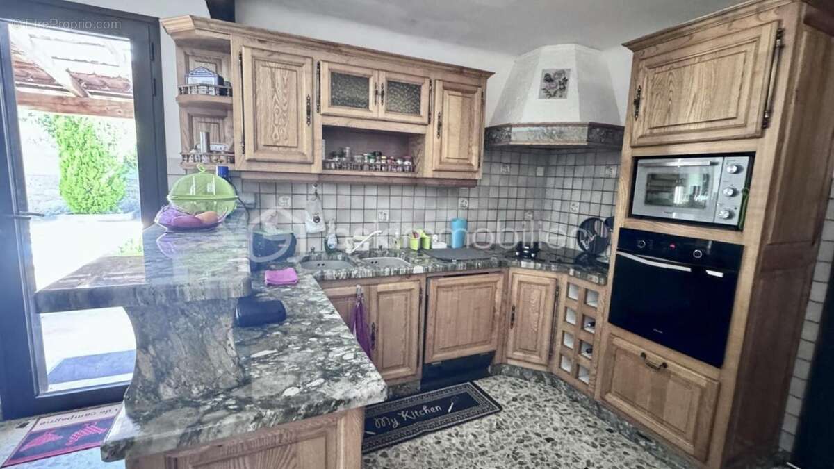Achat Maison de plain-pied 4 chambres de 127 m² avec Terrain de 1478 m² – Piscine – Garage – Camps-la-Source (83170) - photo 11