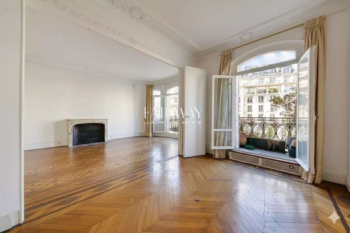 Appartement à PARIS-17E