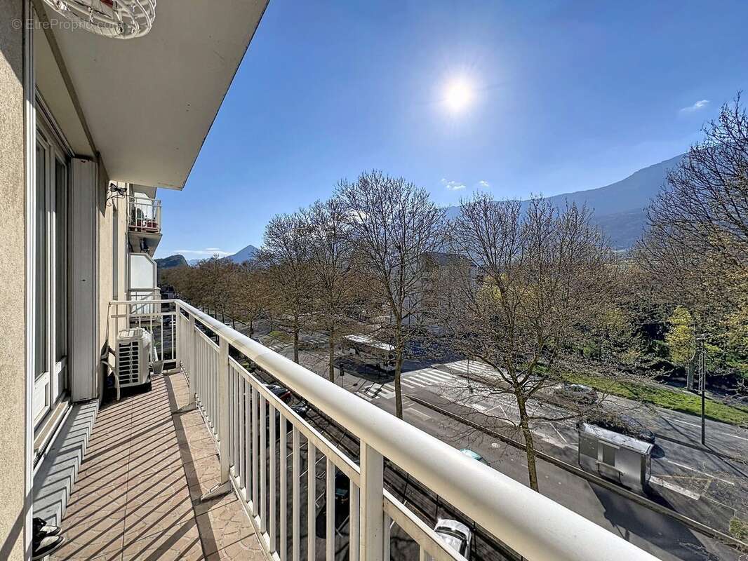Appartement à LE PONT-DE-CLAIX