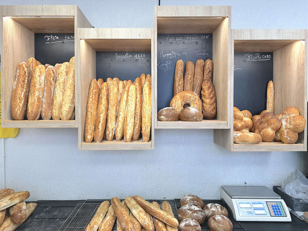 Commerce à CONDRIEU