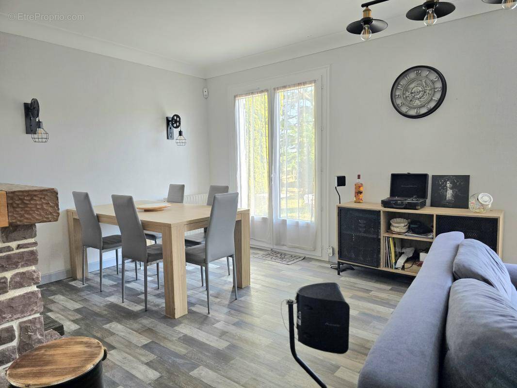 Maison à PRIN-DEYRANCON