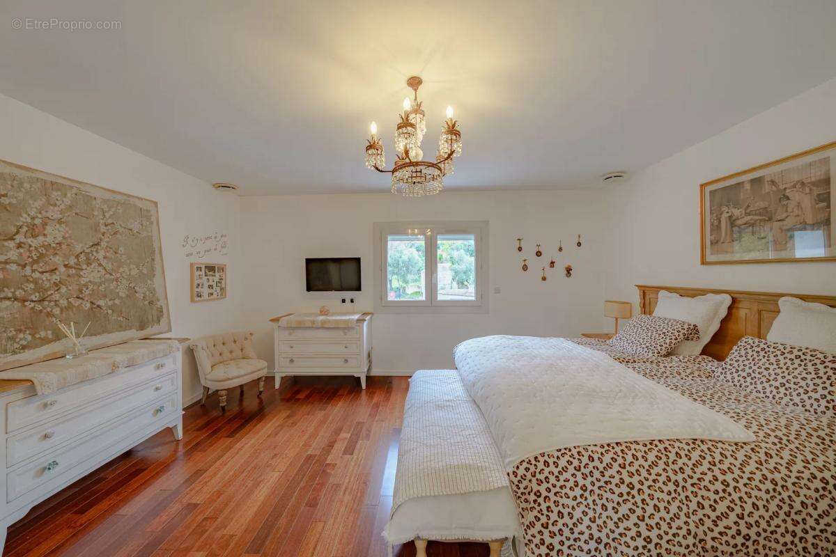 Maison à SAINT-VICTORET