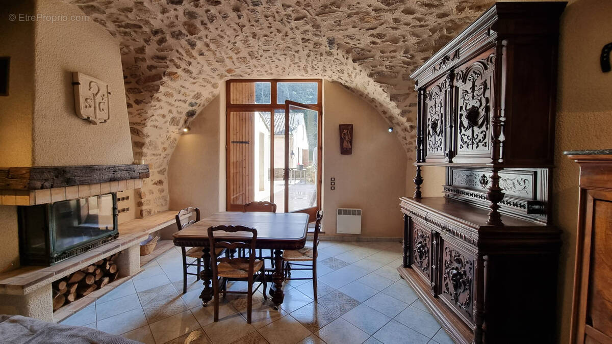 Maison à SAINT-GUILHEM-LE-DESERT