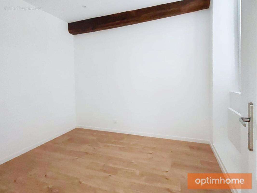 Mouy – superbe appartement t4 rénové – 80,40 m² – dpe b – 3 chambres – 2 stationnements - photo 6