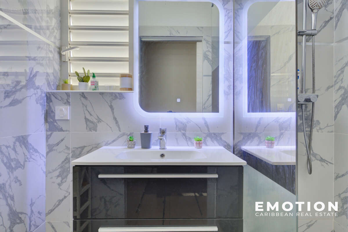 Appartement à BAIE-MAHAULT