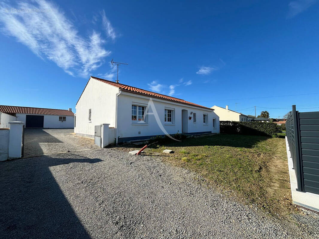 Maison à SAINT-CHRISTOPHE-DU-LIGNERON