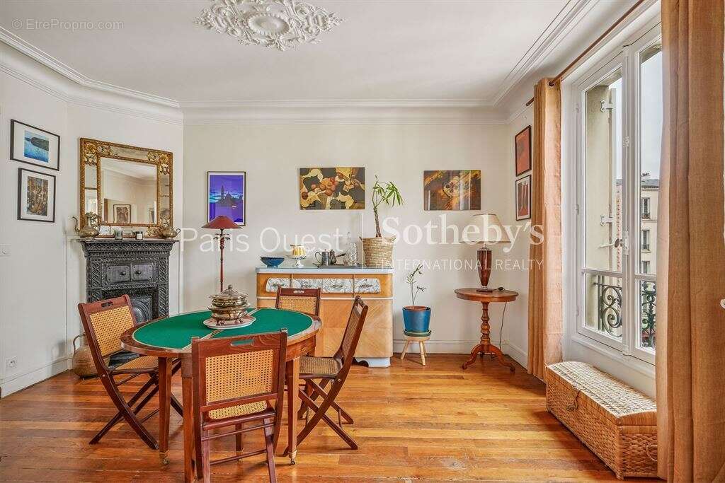 Appartement à NEUILLY-SUR-SEINE