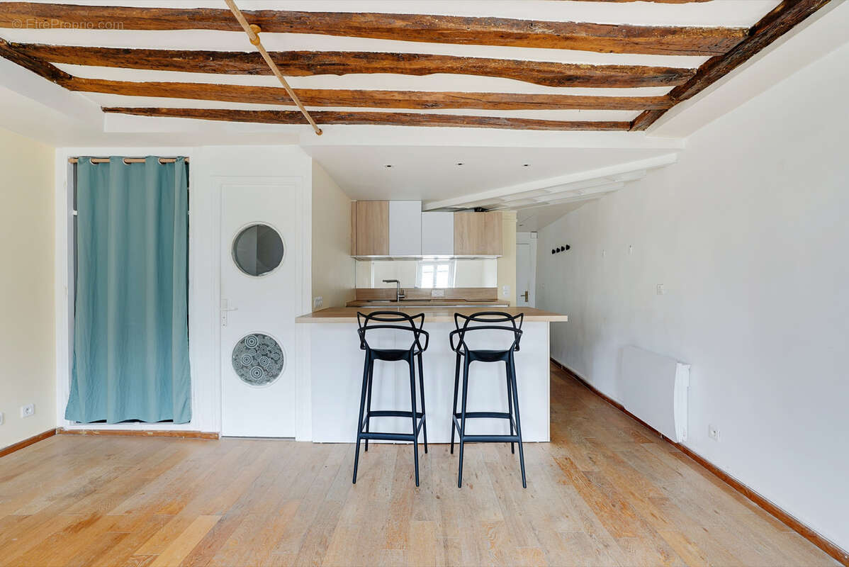 Appartement à PARIS-3E