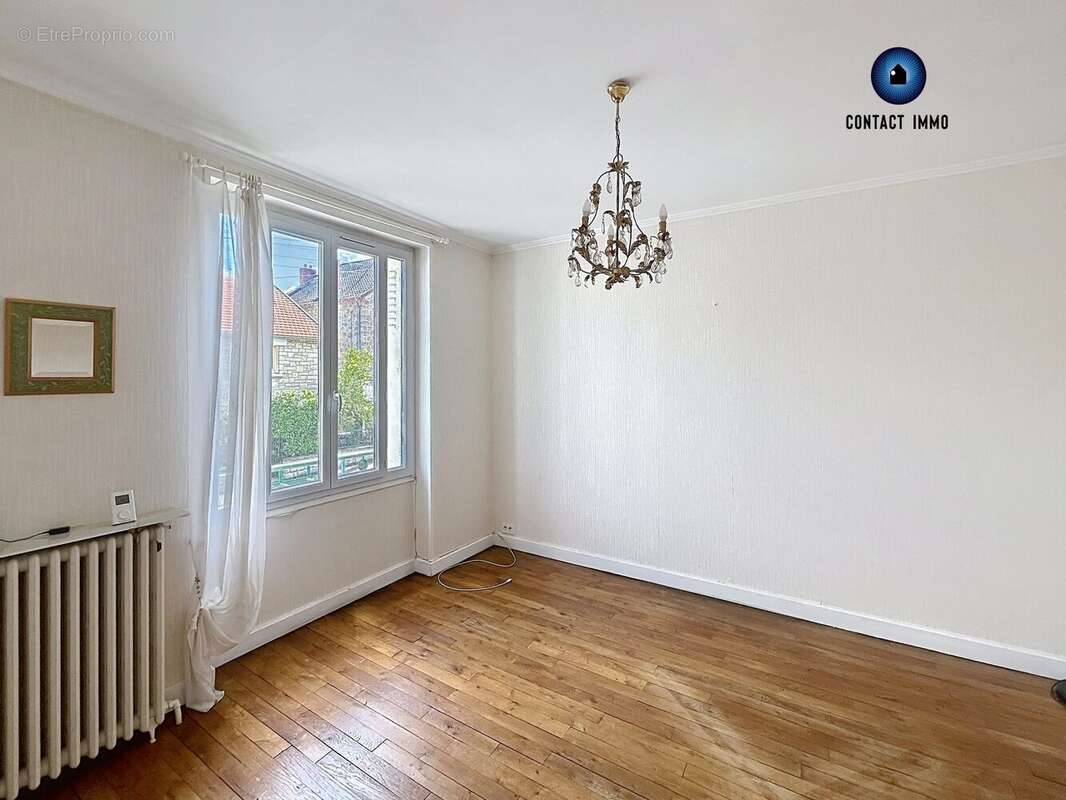 Salon - Maison à BRIVE-LA-GAILLARDE