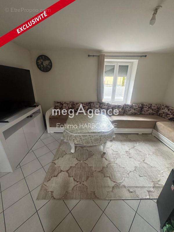 Appartement à LE CHAMBON-FEUGEROLLES