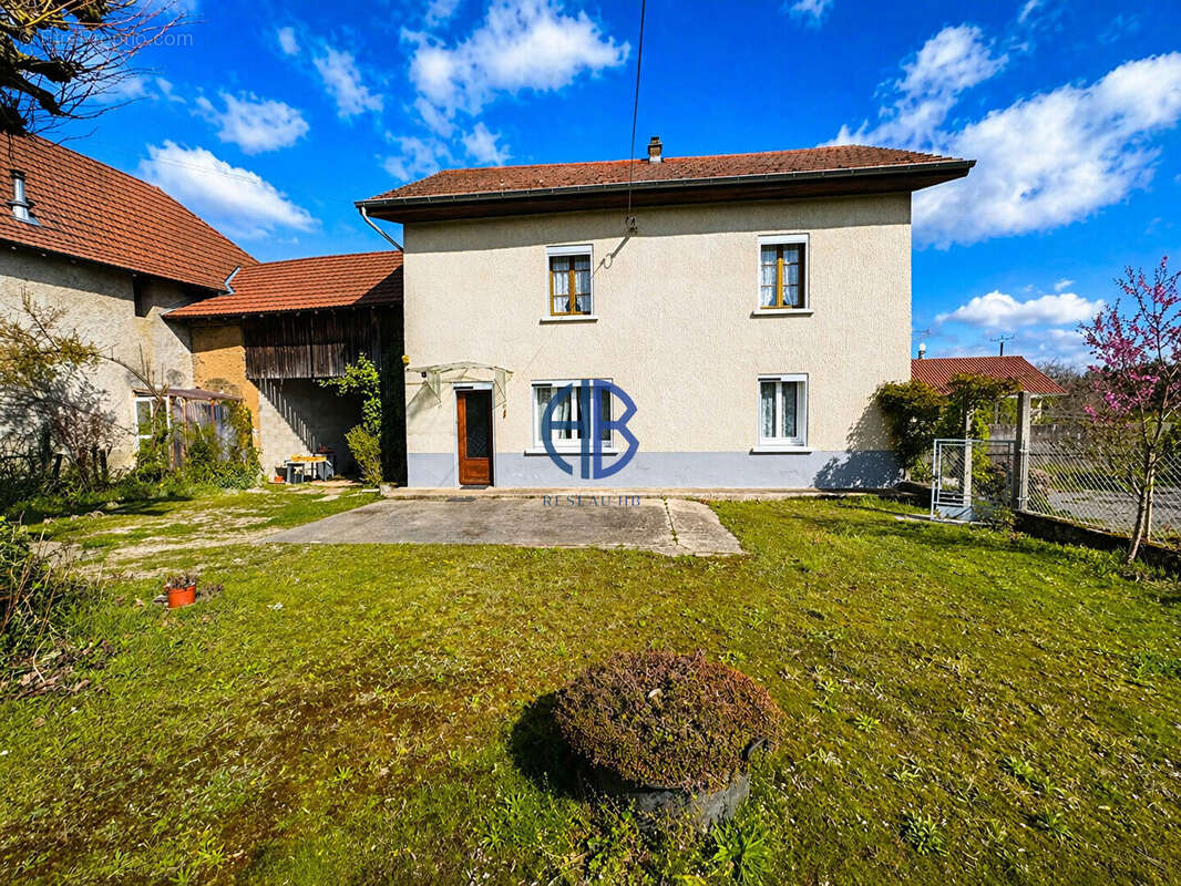 Maison à LA TOUR-DU-PIN