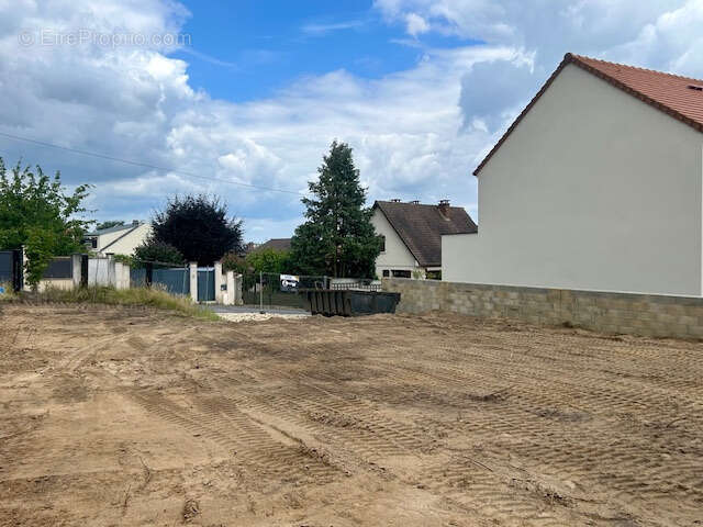 Terrain à MONTLHERY