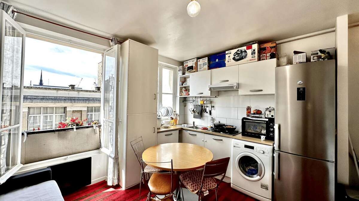 Appartement à PARIS-18E