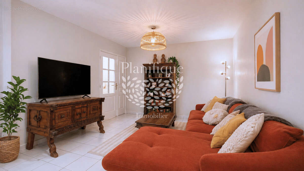Appartement à CRUSEILLES