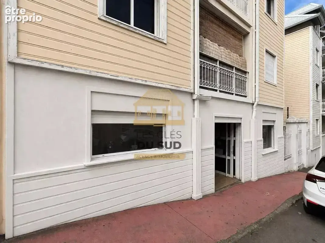 A vendre - centre-ville de saint-pierre local commercial/ professionnel de 79,24 m² environ - 335 000 € - photo 3