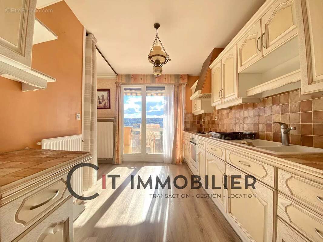 Appartement à LA TOUR-DU-PIN