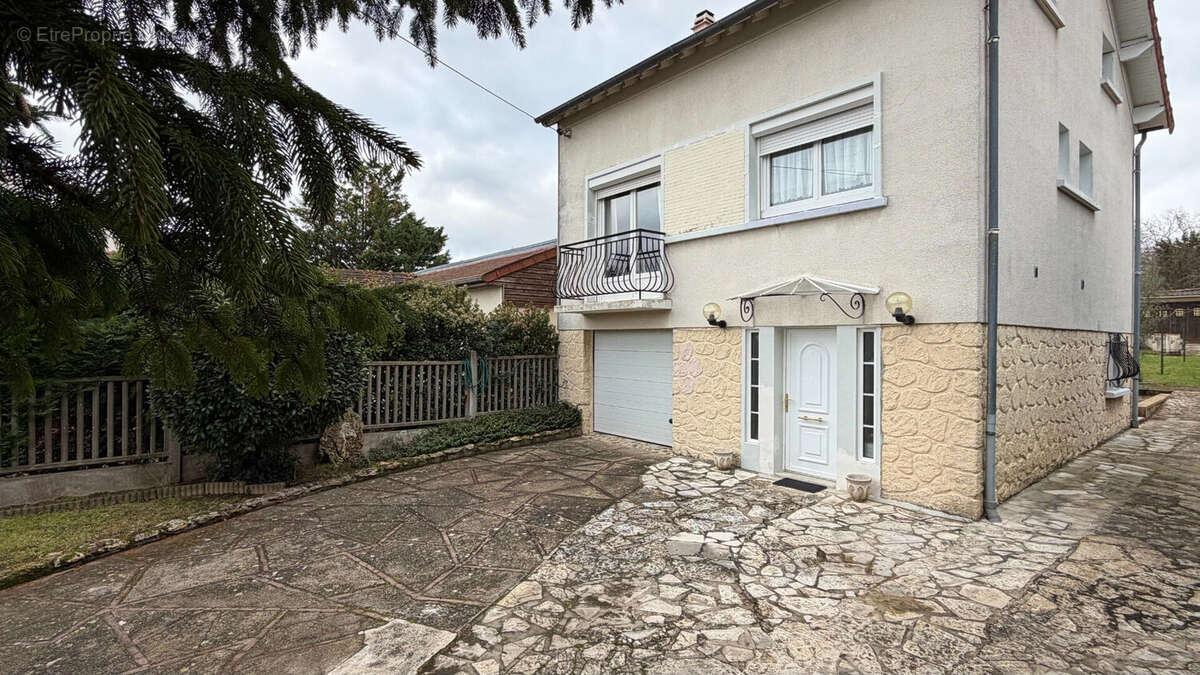 Maison à SAINTRY-SUR-SEINE