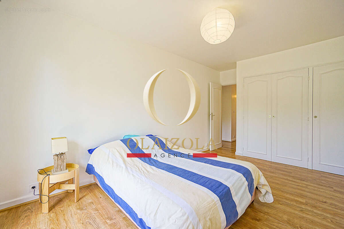 ANGLET MAIRIE - T4 traversant de 105 m² avec deux balcons, ascenseur et parking - photo 7