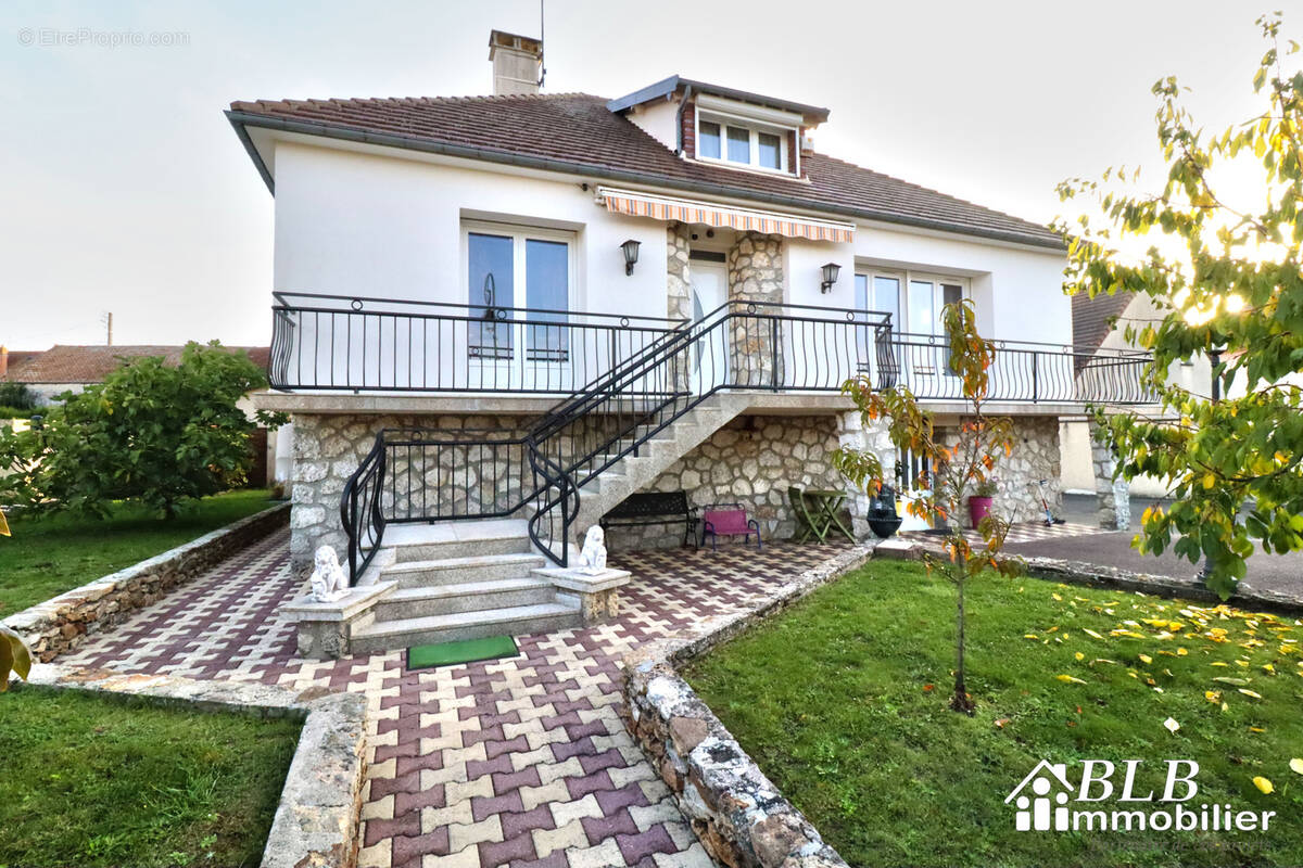 Maison à LE PERRAY-EN-YVELINES